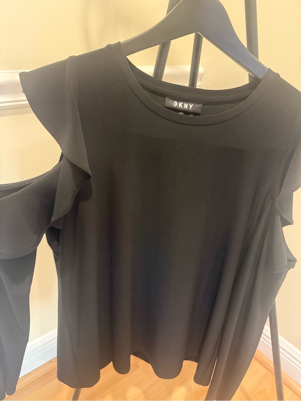 DKNY Black Cold-Shoulder Ruffle Long-Sleeve Top